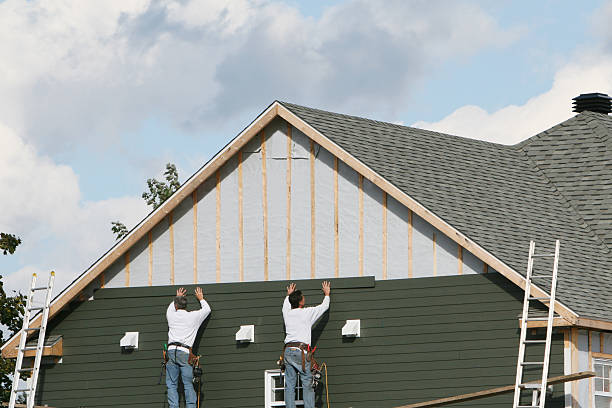 Professional Siding technician working in Tewksbury, MA